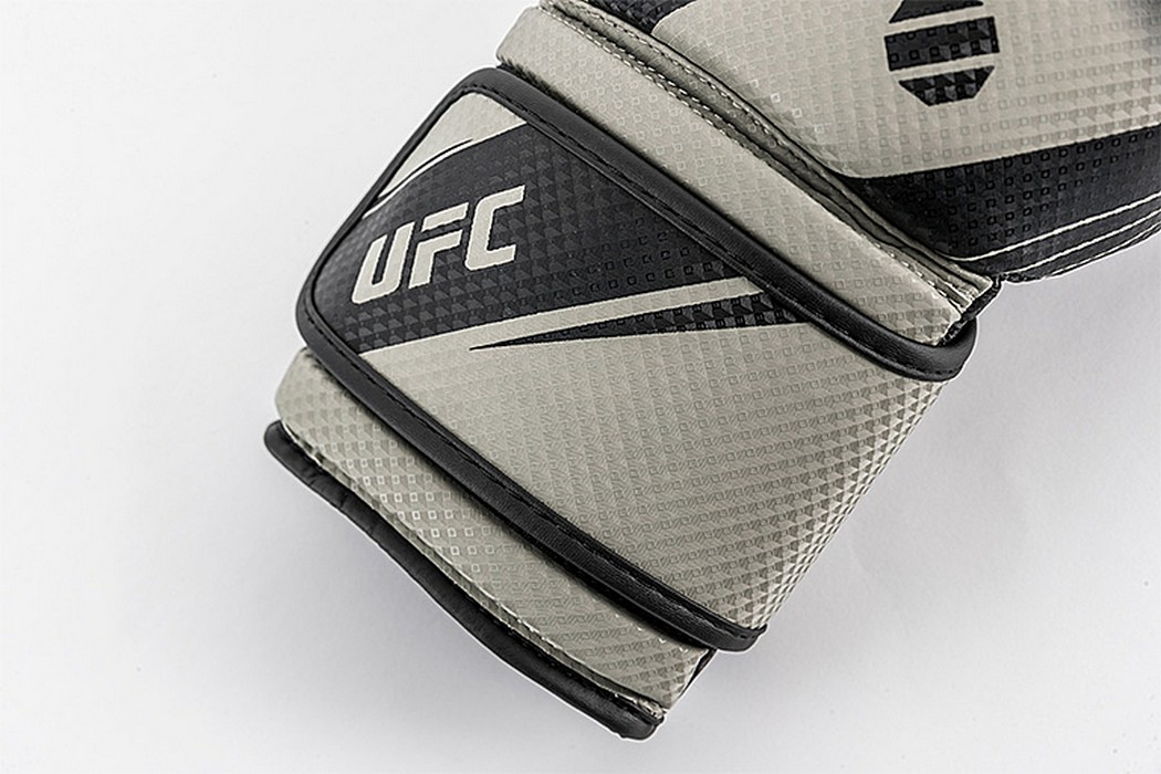 Боксерские перчатки UFC PRO Performance Rush Black,14oz 1050_700